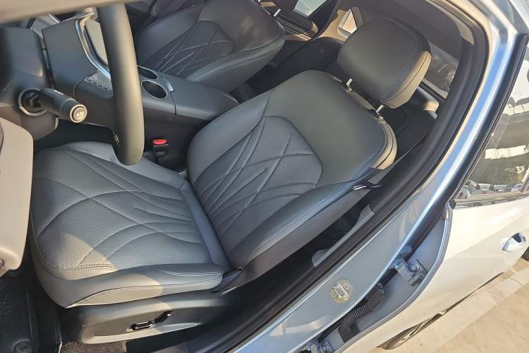 Used Geely Galaxy L6 2025 EM-i 140km Starship Edition