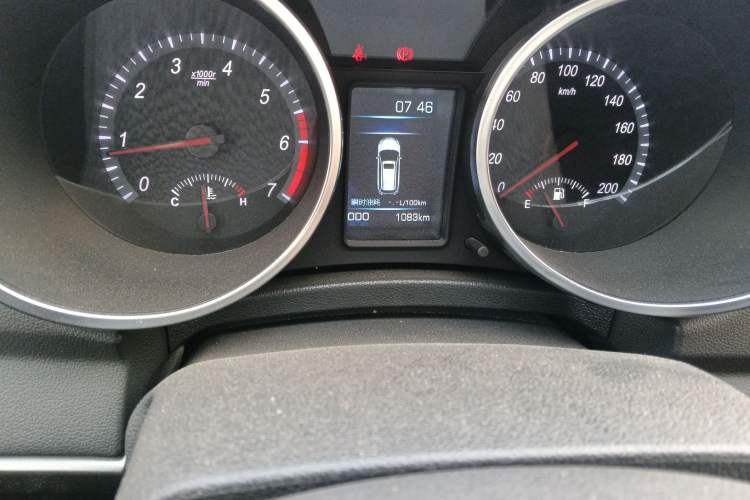 Used Huanghai N3 2019 2.4T Manual Two-Wheel Drive Sport Version China VI Standard 4K22D4T
