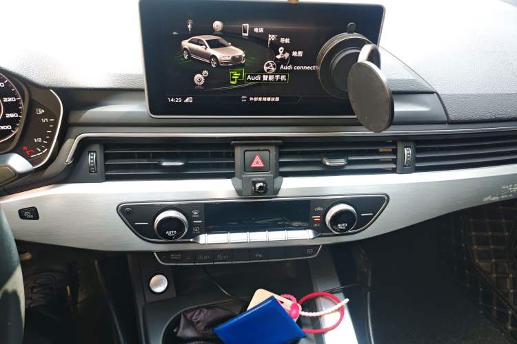 Used Audi A4L 2018 30th Anniversary Edition 40 TFSI Fashion Model
