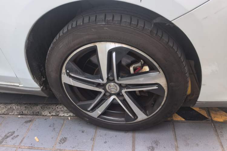Used BAIC Beijing EU5 2019 R500 Smart Wind Edition Right Front Wheel Hub