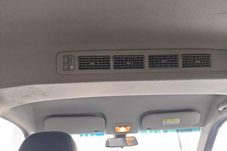 Used Wuling Hongguang PLUS 2019 1.5T Manual Luxury 7-Seater Headliner