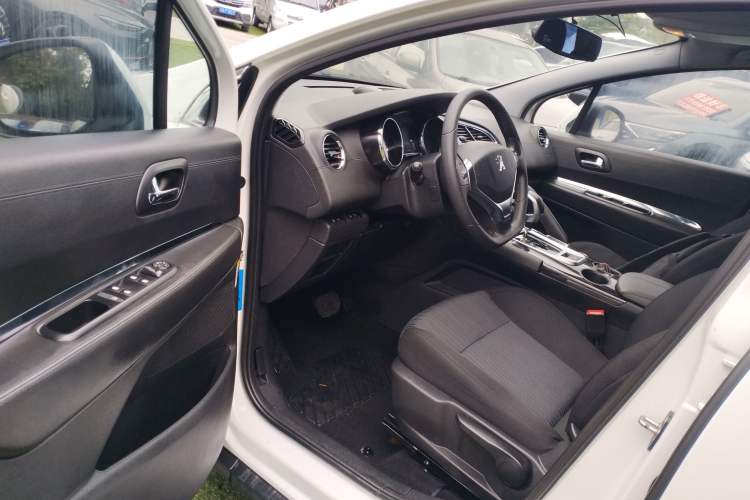 Used Peugeot 3008 2015 2.0L Automatic Classic Edition
