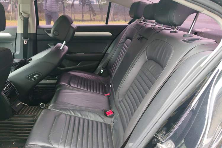 Used Volkswagen Magotan 2019 330TSI DSG Leading Edition China V Standard Left Rear Seat