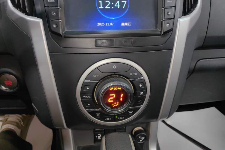 Used Isuzu mu-X 2015 2.5T Two-Wheel Drive Automatic Luxury Edition 7 Seats