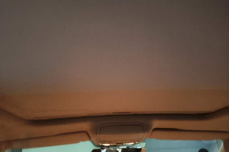 Used Volkswagen Sagitar 2012 1.4TSI Manual Luxury Model Headliner