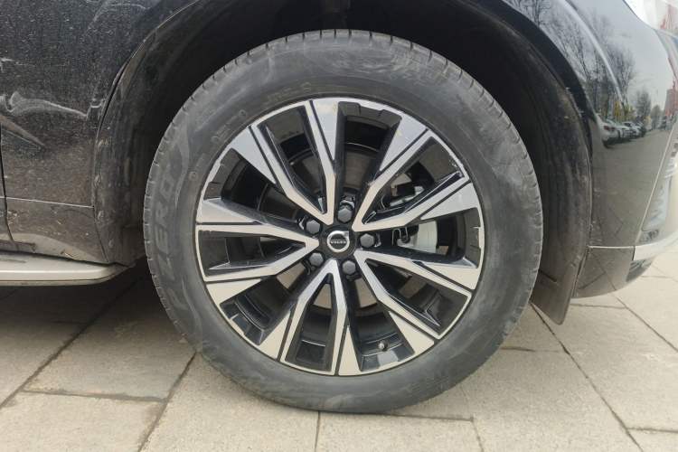 Used Volvo XC60 2024 B5 4x4 Smart Luxury Edition Exterior 7