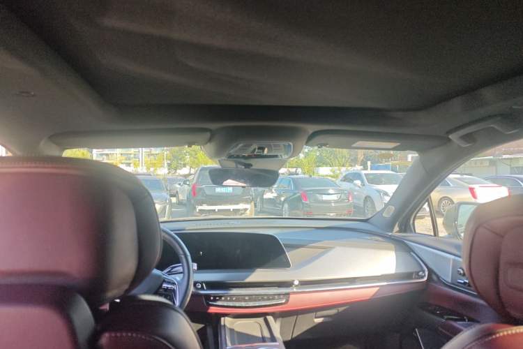 Used Cadillac XT5 2025 2.0T Platinum Edition Headliner