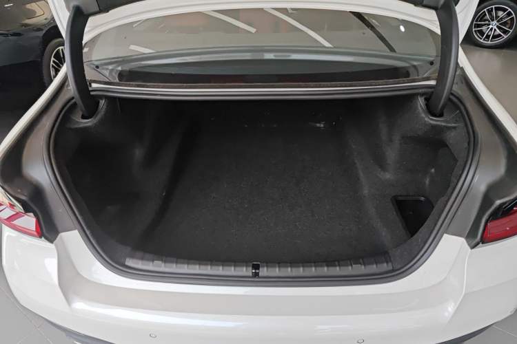 Used BMW 5 Series 2022 Second Facelift 525Li M Sport Package