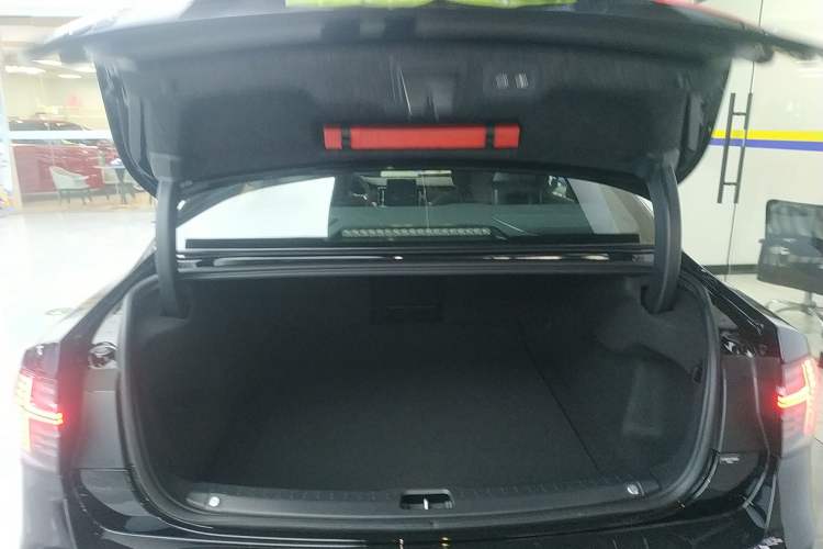 Used Volvo S90 2026 B5 Zhiyi Luxury Edition