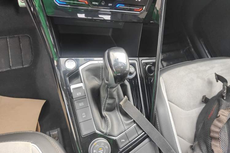 Used Volkswagen Tayron 2020 380TSI All-Wheel Drive R-Line Connected Version Gear Lever