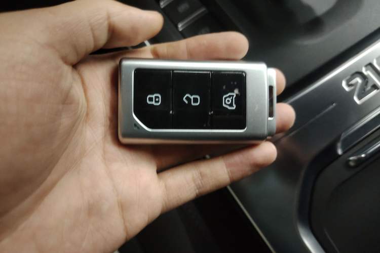 Used 212 T01 2024 2.0T Explorer
