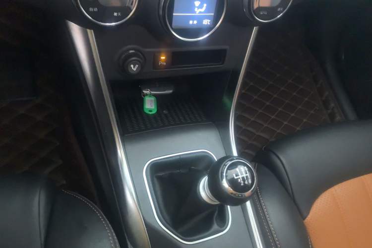 Used BYD Song 2016 1.5TI Manual Luxury Model Gear Lever