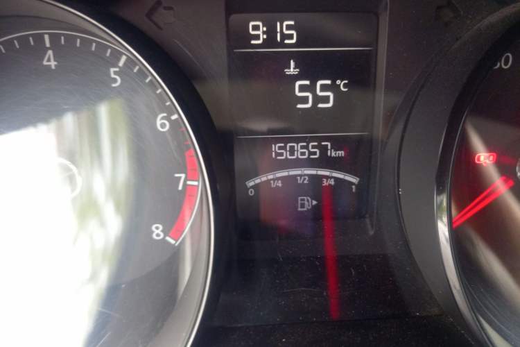 Used Volkswagen Lavida 2015 1.6L Manual Fashion Edition Odometer Close Up