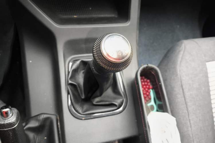 Used FORTHING Lingzhi 2023 M5L 1.6L Base Model 7 Seats Gear Lever