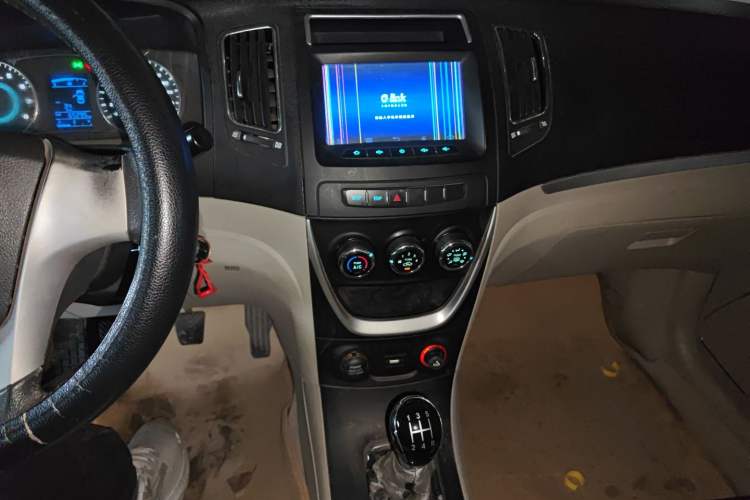 Used Geely Auto Vision 2015 1.5L Manual Happiness Edition Audio And AC Panel