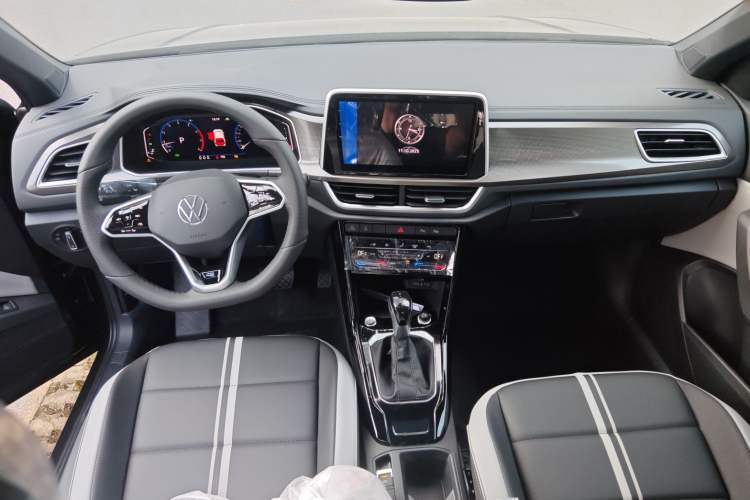 Used Volkswagen T-ROC 2025 Facelifted 300TSI DSG Two-Wheel-Drive Starlight Edition