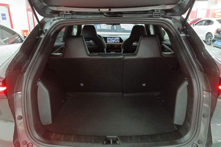 Used CHANGAN OSHAN X5 2022 Sport Edition 1.5T DCT Cyclone Assault Trunk