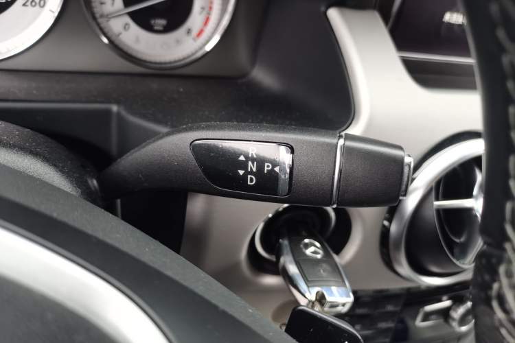 Used Mercedes-Benz GLK-Class 2013 GLK 300 4MATIC Dynamic Edition Gear Lever