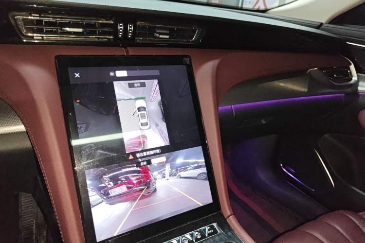 Used Hongqi H5 2023 2.0T Automatic Smart Connect Flagship Edition Audio And AC Panel