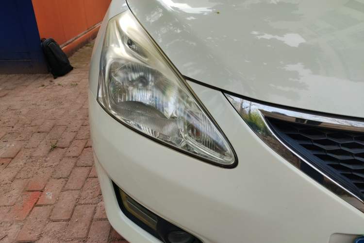 Used Nissan Tiida 2011 1.6L CVT Smart Version Right Front Headlight