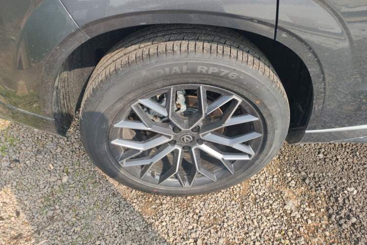 Used CHANGAN UNI-Z New Energy 2025 Model, Smart New Blue Whale 125km Battleship+ Version Right Rear Wheel Hub