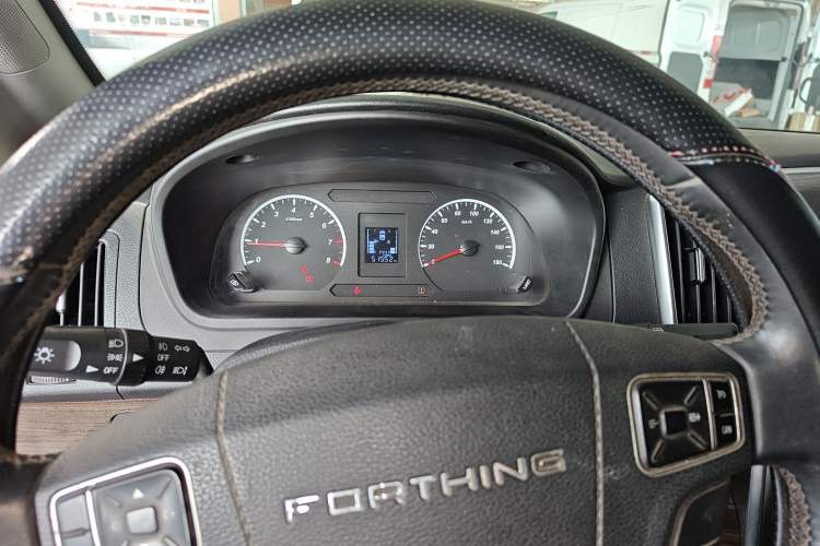 Used FORTHING Lingzhi PLUS 2021 Travel Edition 2.0L Manual Luxury 7-Seater
