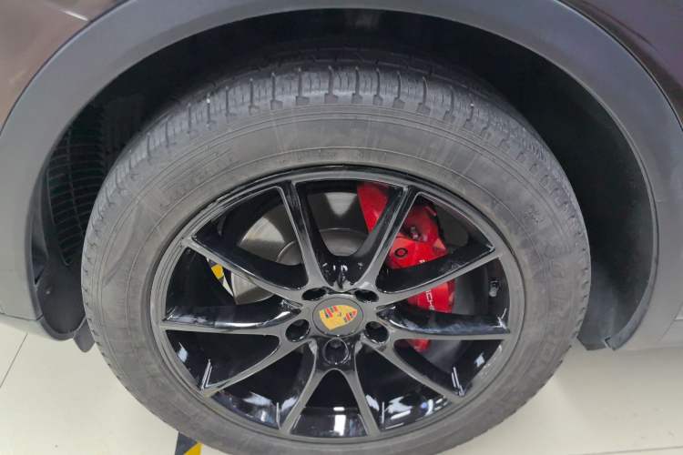 Used Porsche Cayenne 2018 Cayenne 3.0T Left Front Wheel Hub