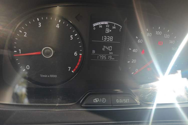 Used Volkswagen Lavida 2013 1.6L Manual Fashion Edition Odometer Close Up