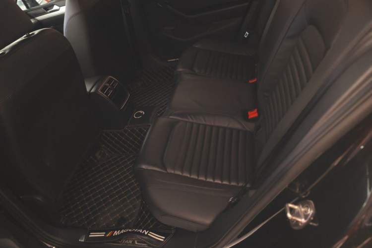 Used Volkswagen Magotan 2018 280TSI DSG Enjoyment Model Left Rear Seat