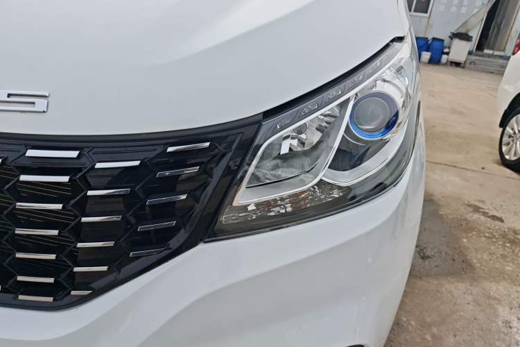 Used SAIC MAXUS G10 2023 2.0T Manual Multi-Function Version Diesel 7/8/9 Seats