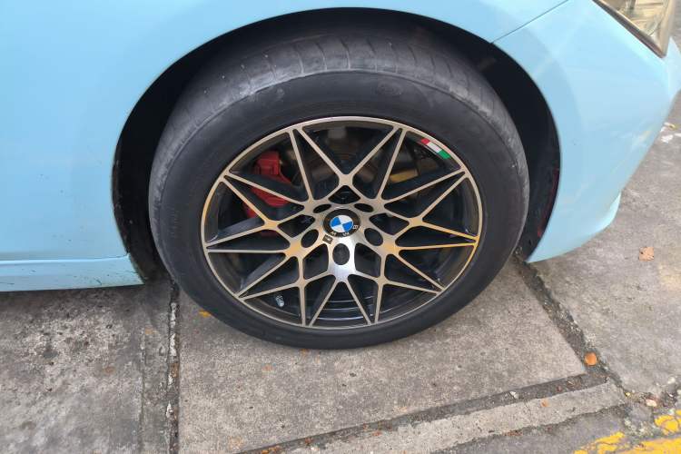 Used BMW 3 Series 2013 320Li Fashion Model Right Front Wheel Hub