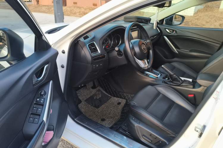 Used Mazda Atenza 2015 2.0L Blue Sky Luxury Edition Driver Seat