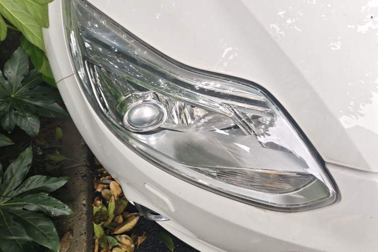 Used Ford Focus 2012 Hatchback 2.0L Manual Luxury Sport Model Right Front Headlight