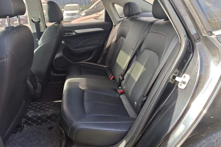 Used Roewe i6 New Energy 2017 45T Hybrid Connect & Smart Enjoyment Edition
