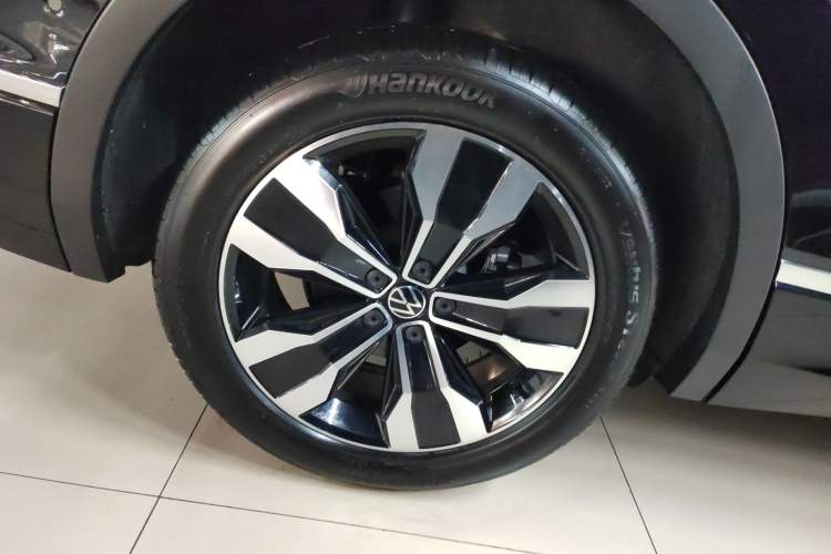 Used Volkswagen Tiguan L 2024 Outstanding Model 330TSI Automatic Two-Wheel Drive R-Line Dragon Glory Edition Exterior 5
