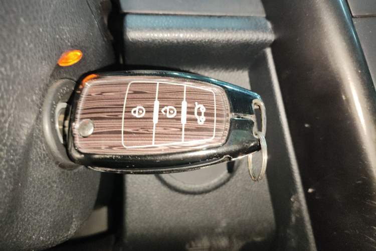 Used Bestune X80 2015 2.0L Automatic Comfort Anniversary Edition Vehicle Key