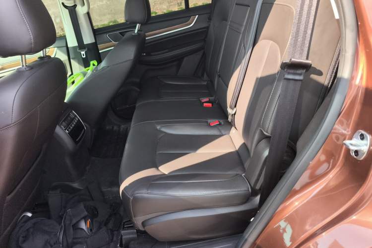 Used Roewe RX8 2018 30T Smart Connectivity Two-Wheel Drive Flagship Edition
