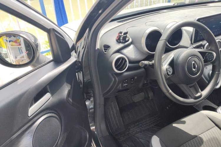 Used ORA Black Cat 2021 301 km Basic Version
