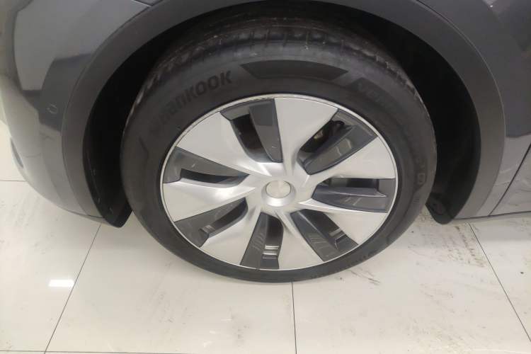 Used Tesla Model Y 2021 Long-Range All-Wheel-Drive Version 3D7