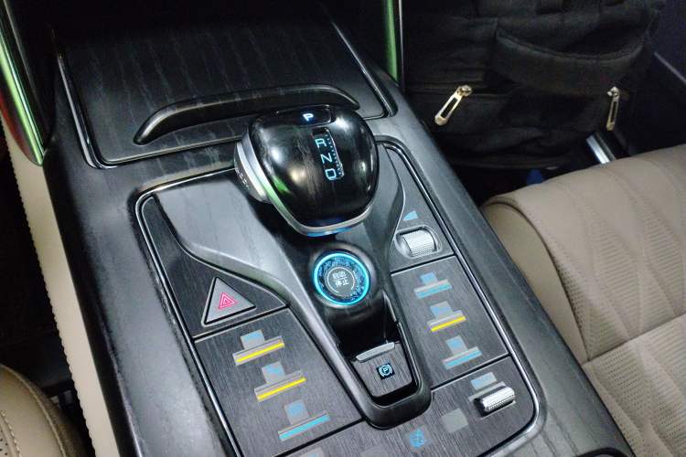 Used BYD Tang New Energy 2025 DM-i 115KM Prestige Model Gear Lever