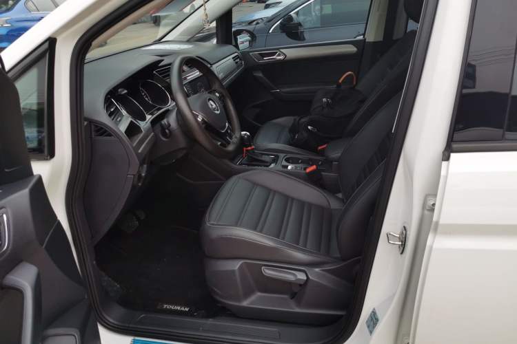 Used Volkswagen Touran 2018 Volkswagen Touran L 280TSI DSG Comfort Edition 7 Seats China VI Standard
