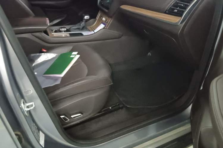 Used Roewe RX8 2018 30T Smart Connectivity Four-Wheel Drive Flagship Edition
