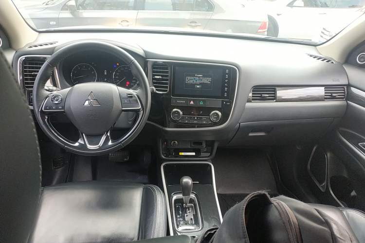 Used Mitsubishi Outlander 2020 2.0L Two-Wheel Drive Enjoyment Version 5 Seats