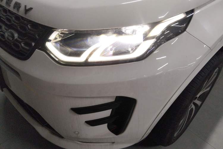 Used Land Rover Discovery Sport 2022 249 PS R-Dynamic S Performance Edition 5 Seats Left Front Headlight