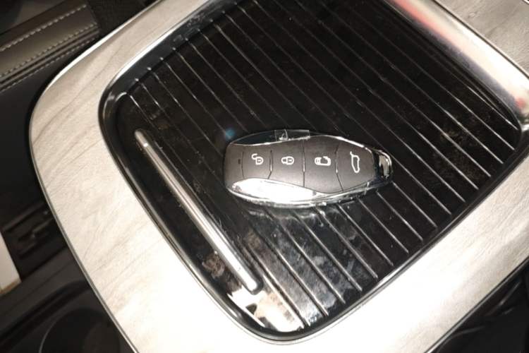 Used Hongqi HQ9 PHEV 2024 2.0T Four-Wheel Drive Business Edition Vehicle Key