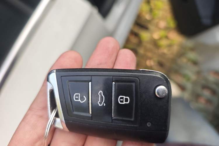 Used Volkswagen Santana 2015 1.6L Automatic Comfort Edition
