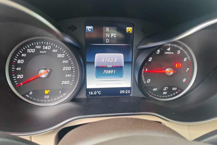 Used Mercedes-Benz GLC 2016 GLC 300 4MATIC Dynamic Model Instrument Cluster