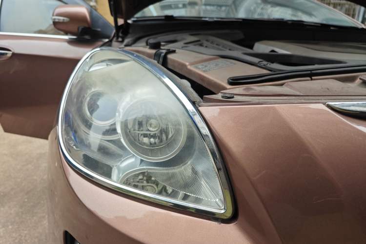 Used Luxgen Great 7 SUV 2013 Limited-Edition Sharp Model 2.2T Two-Wheel-Drive Smart Version Right Front Headlight