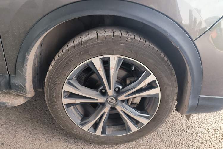 Used Nissan Qashqai 2019 2.0L CVT Luxury Edition Right Front Wheel Hub