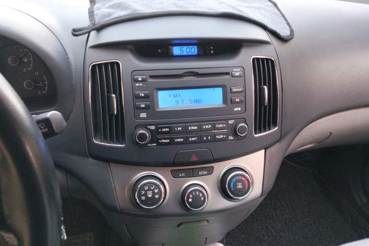Used Hyundai Celesta 2011 1.6L Manual Comfort Edition Audio And AC Panel
